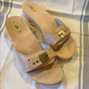Dr. Scholl's Tan Leather clogs with Gold Buckle